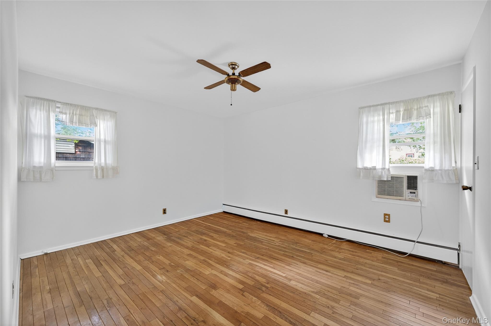 4 King Street, Glenwood Landing, NY 11547