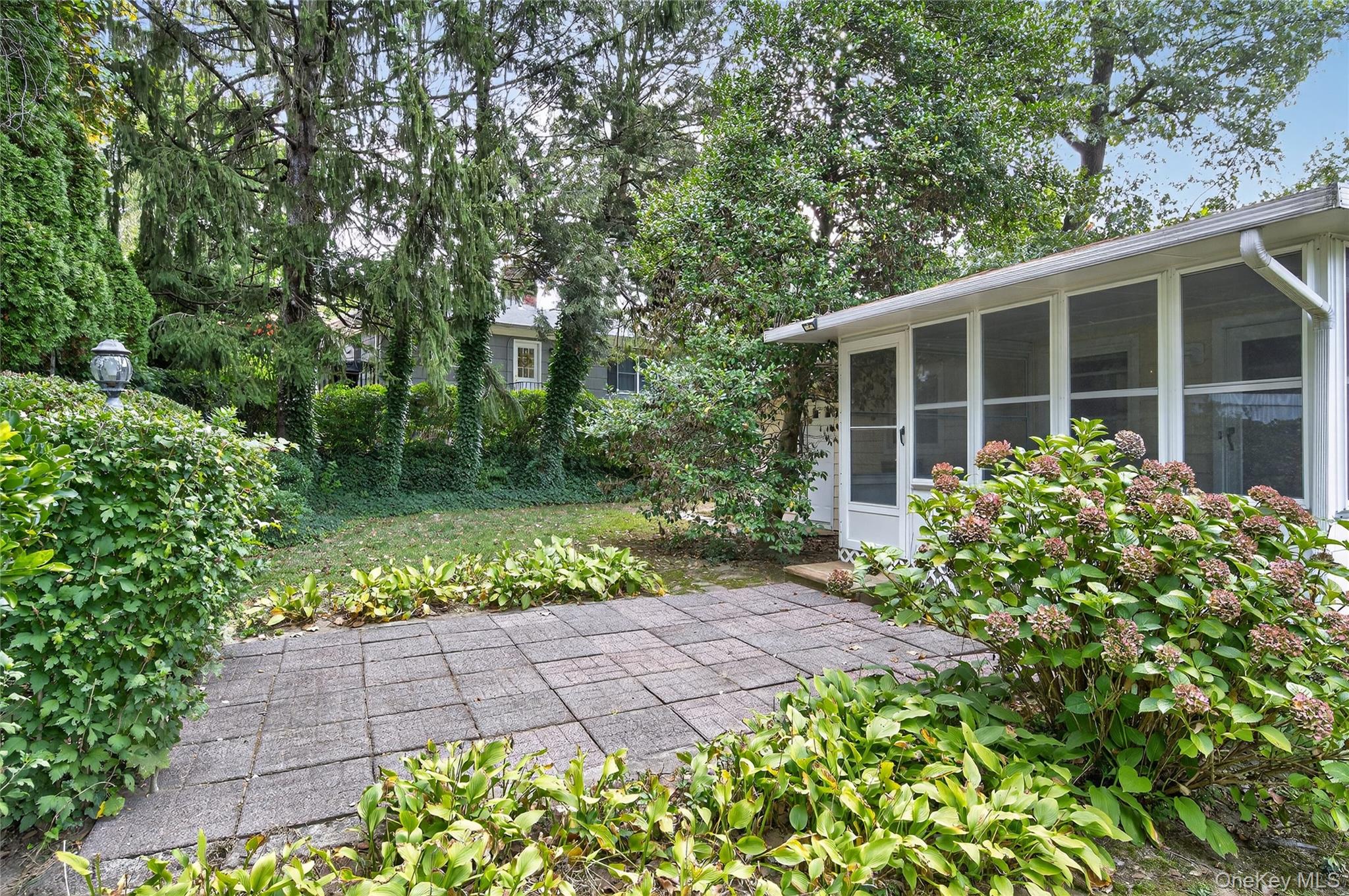 4 King Street, Glenwood Landing, NY 11547