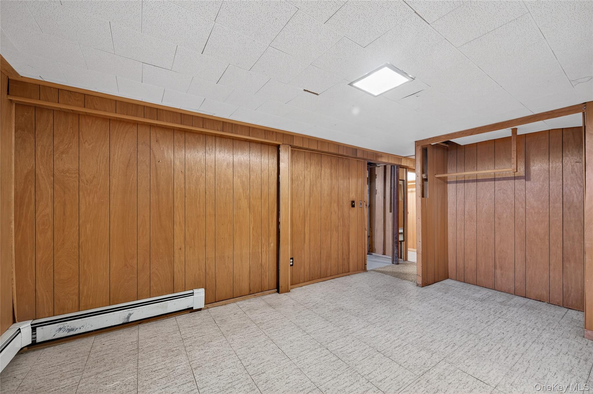 4 King Street, Glenwood Landing, NY 11547