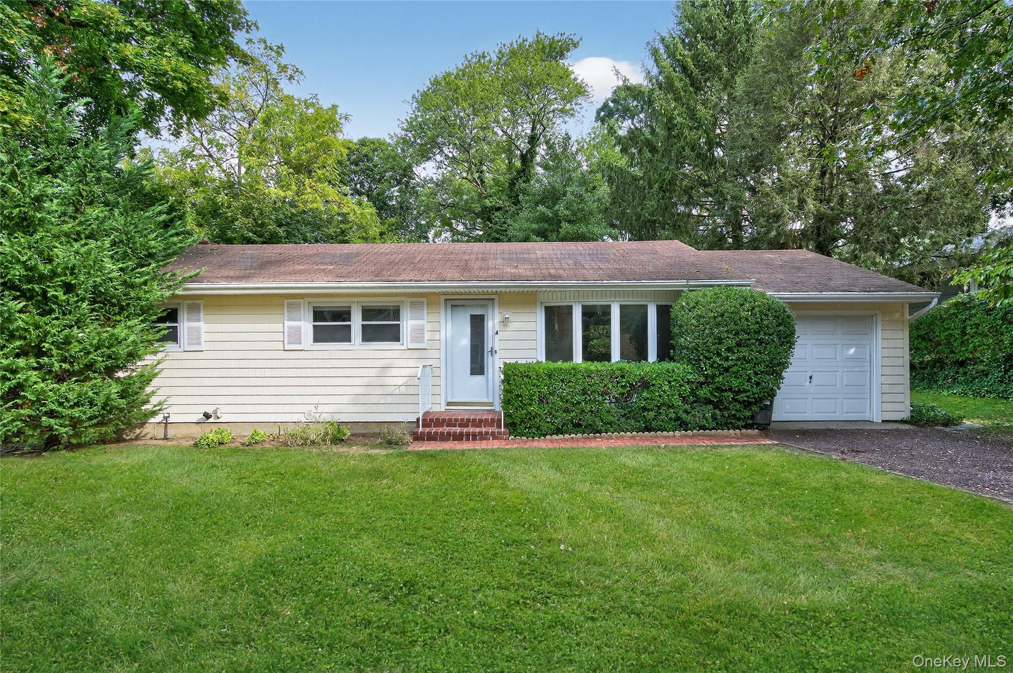 4 King Street, Glenwood Landing, NY 11547