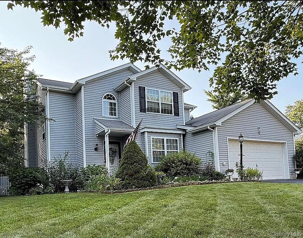 7 Pearlbush Ln, Poughkeepsie, NY 12603