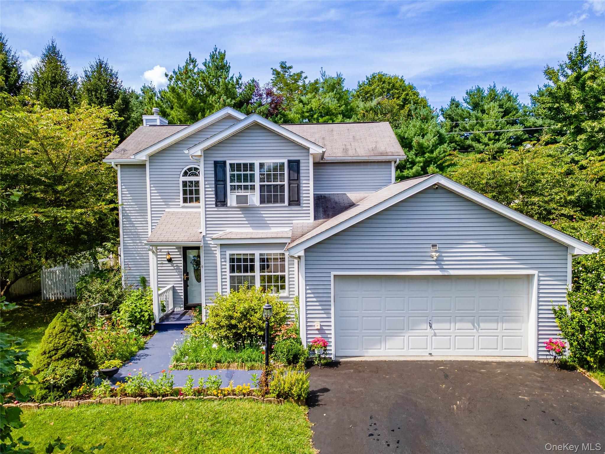 7 Pearlbush Ln, Poughkeepsie, NY 12603