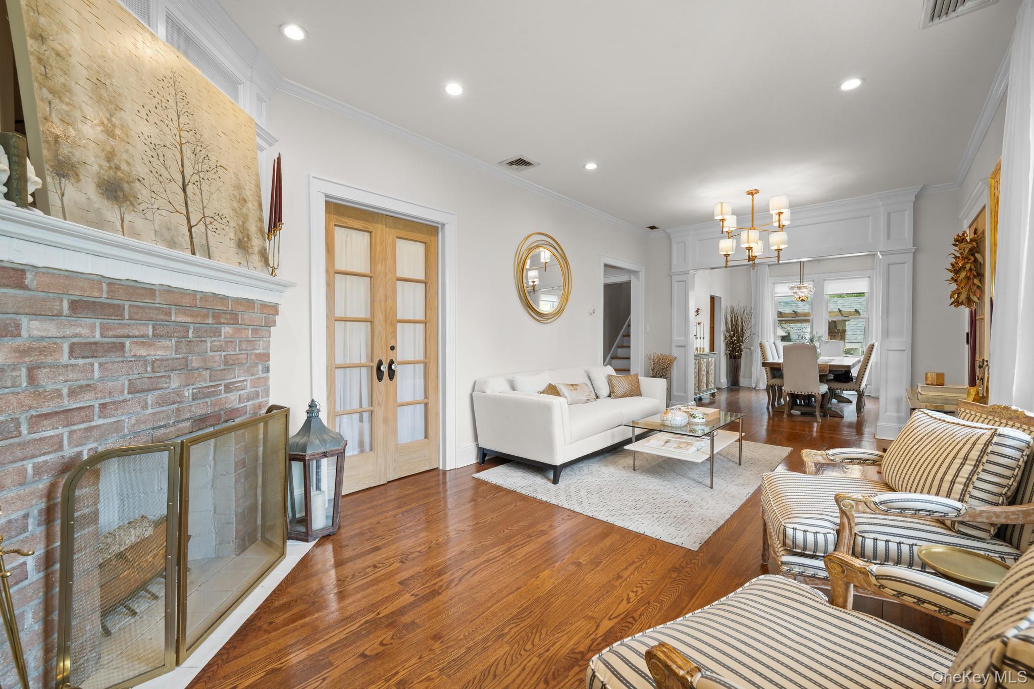 29 W Henrietta Avenue, Oceanside, NY 11572