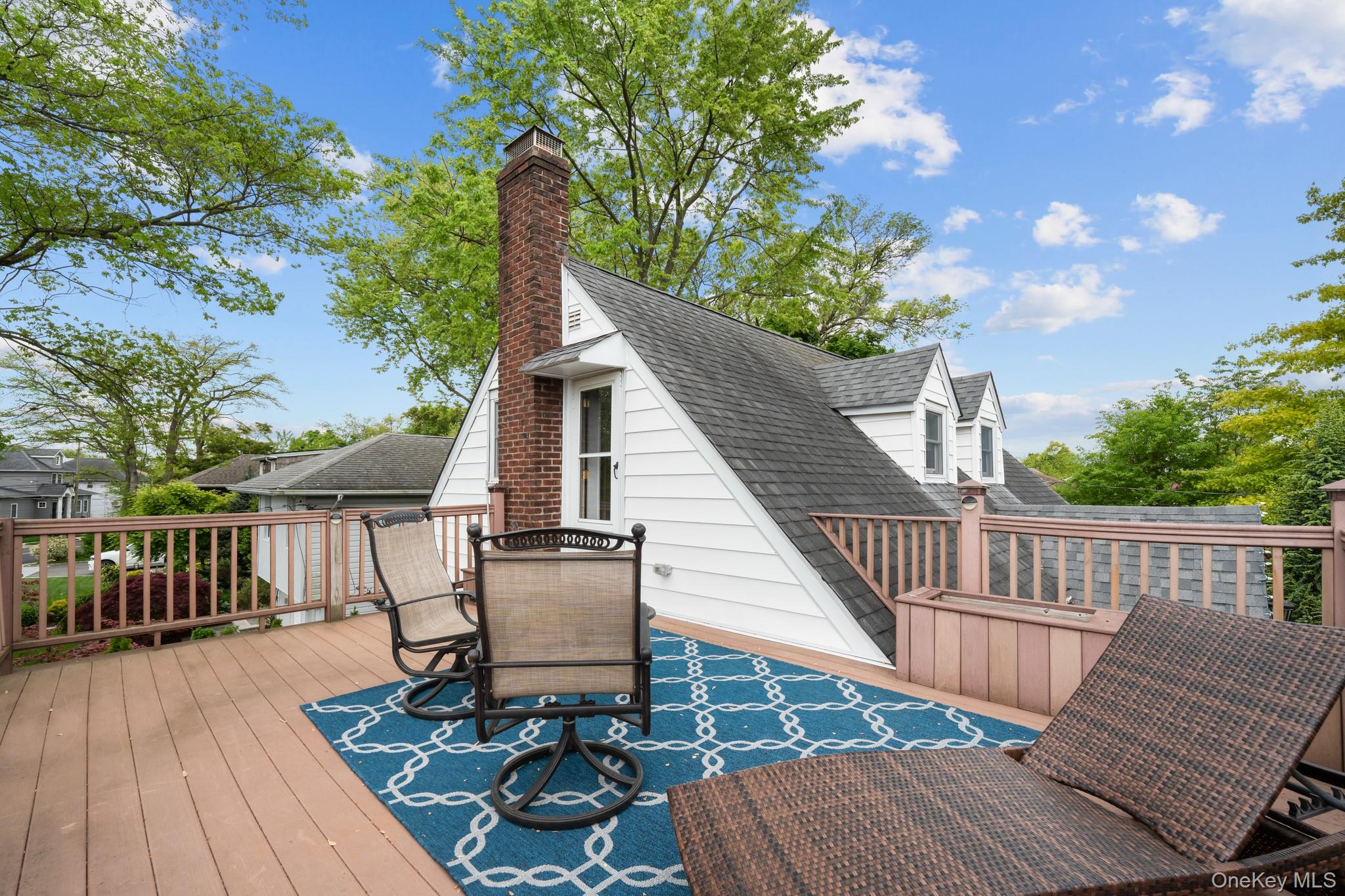 29 W Henrietta Avenue, Oceanside, NY 11572