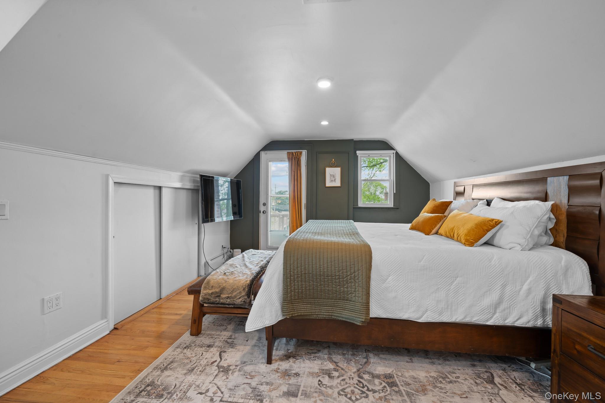 29 W Henrietta Avenue, Oceanside, NY 11572