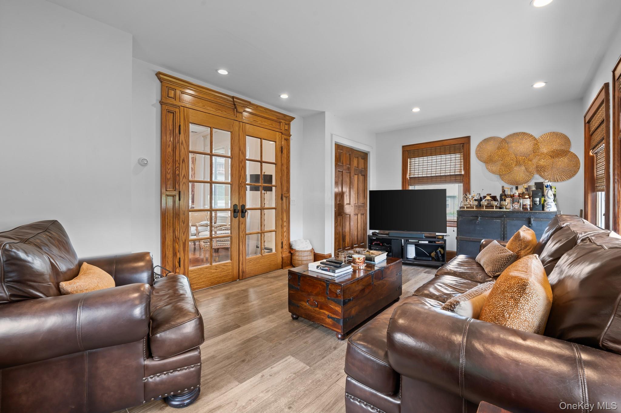 29 W Henrietta Avenue, Oceanside, NY 11572