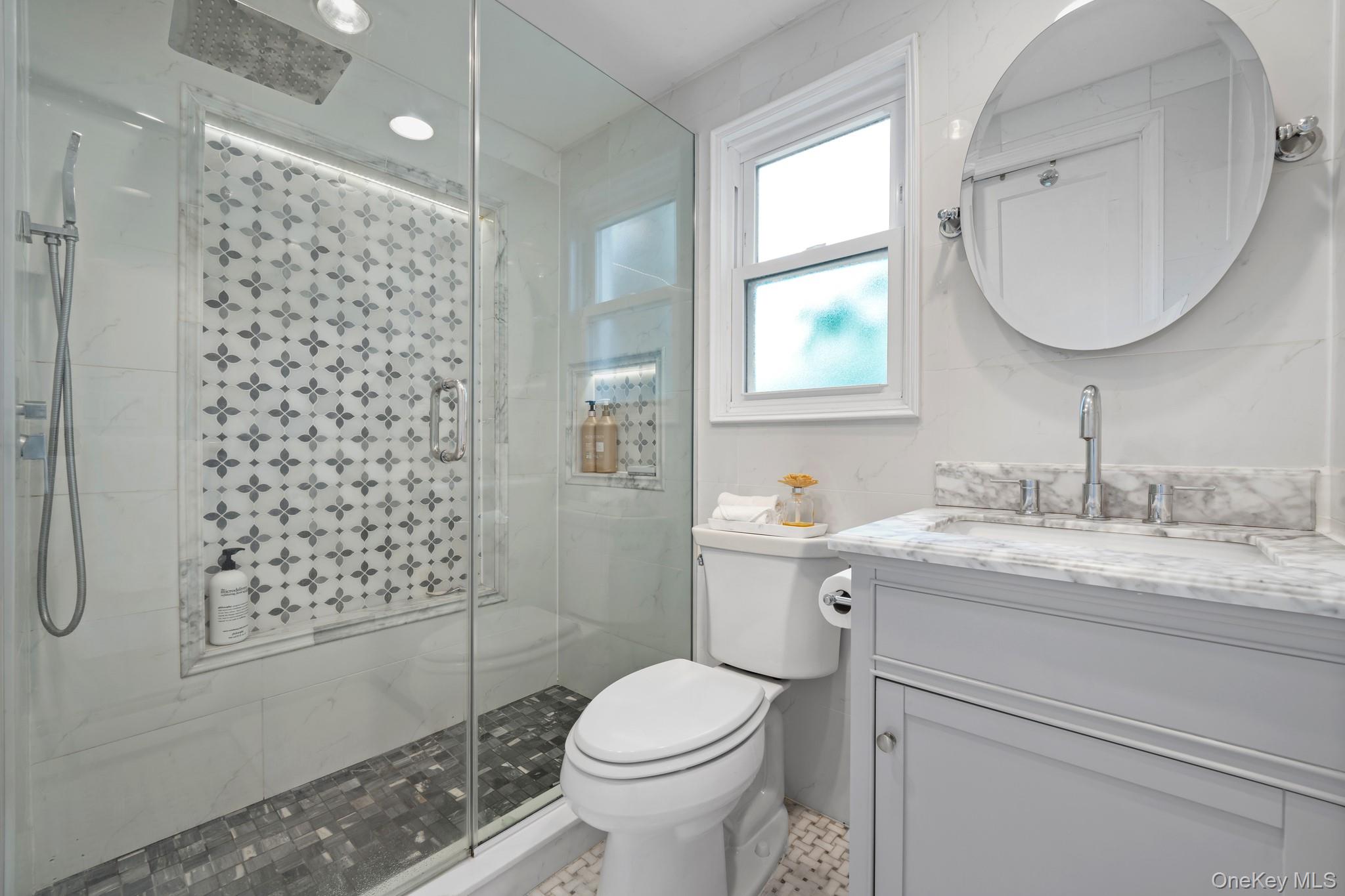 29 W Henrietta Avenue, Oceanside, NY 11572