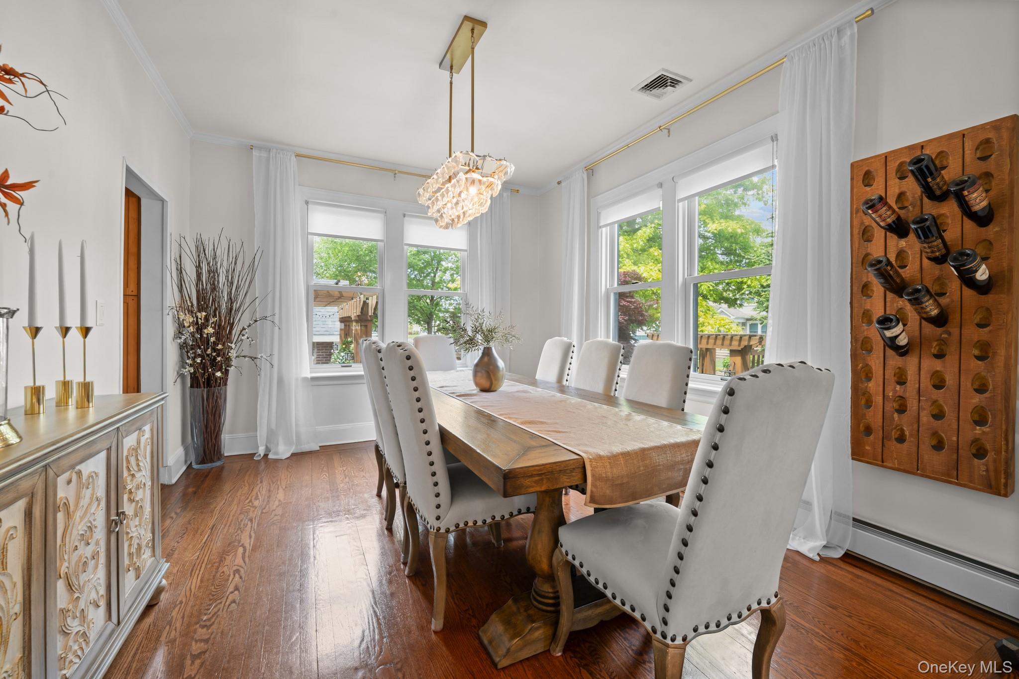 29 W Henrietta Avenue, Oceanside, NY 11572