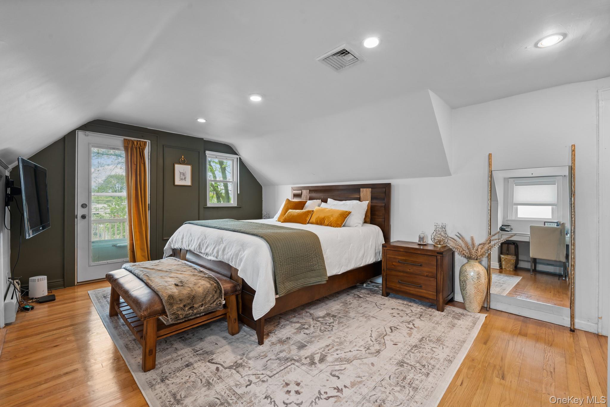 29 W Henrietta Avenue, Oceanside, NY 11572