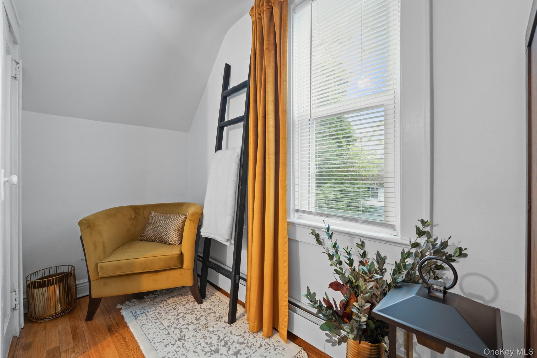 29 W Henrietta Avenue, Oceanside, NY 11572