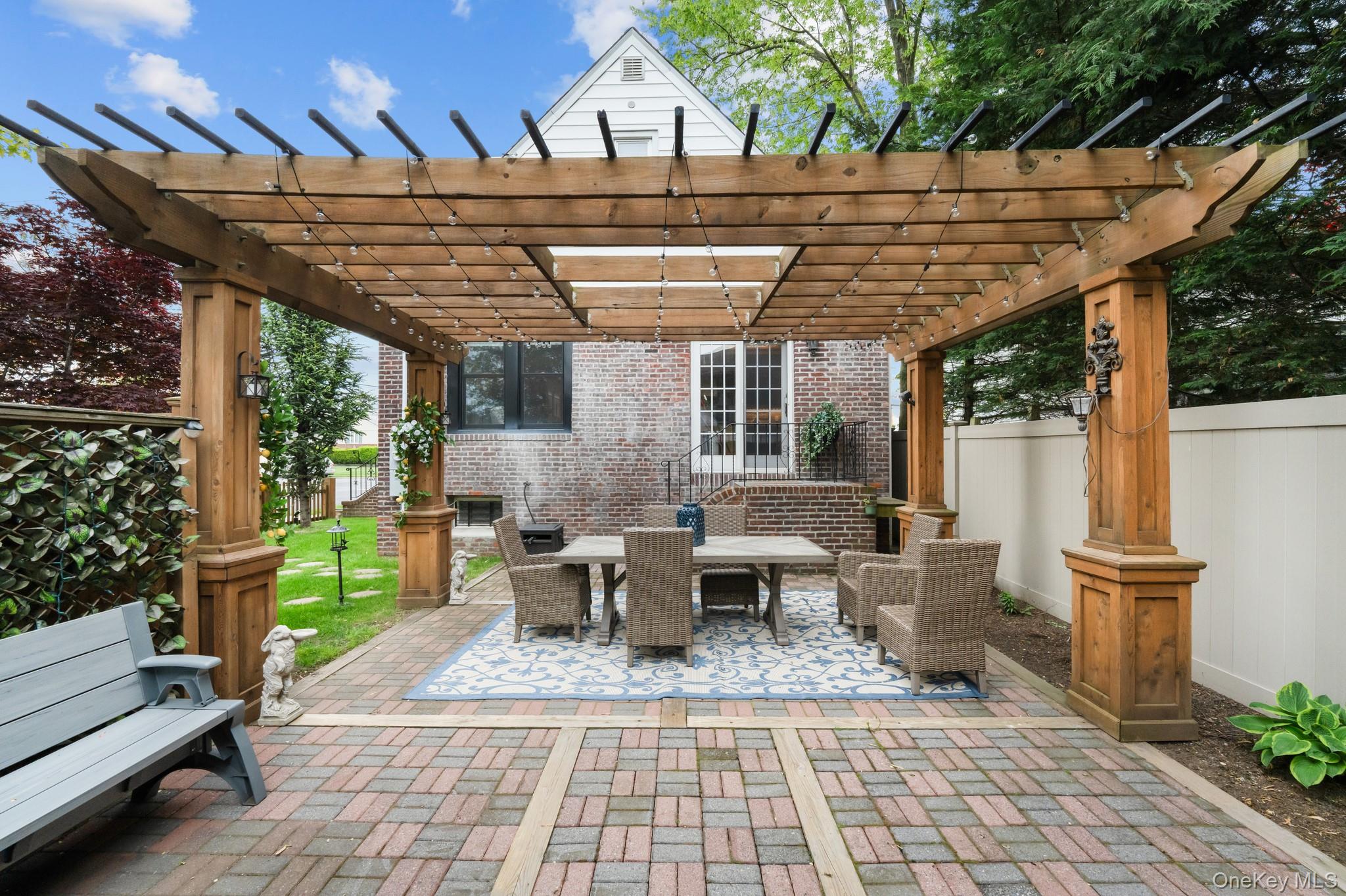 29 W Henrietta Avenue, Oceanside, NY 11572