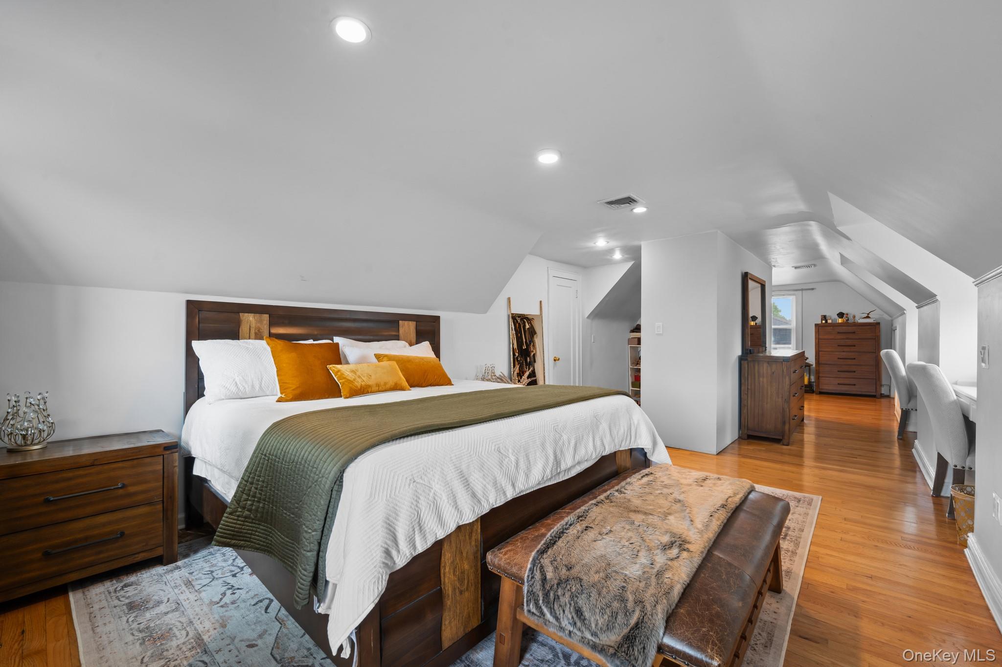 29 W Henrietta Avenue, Oceanside, NY 11572