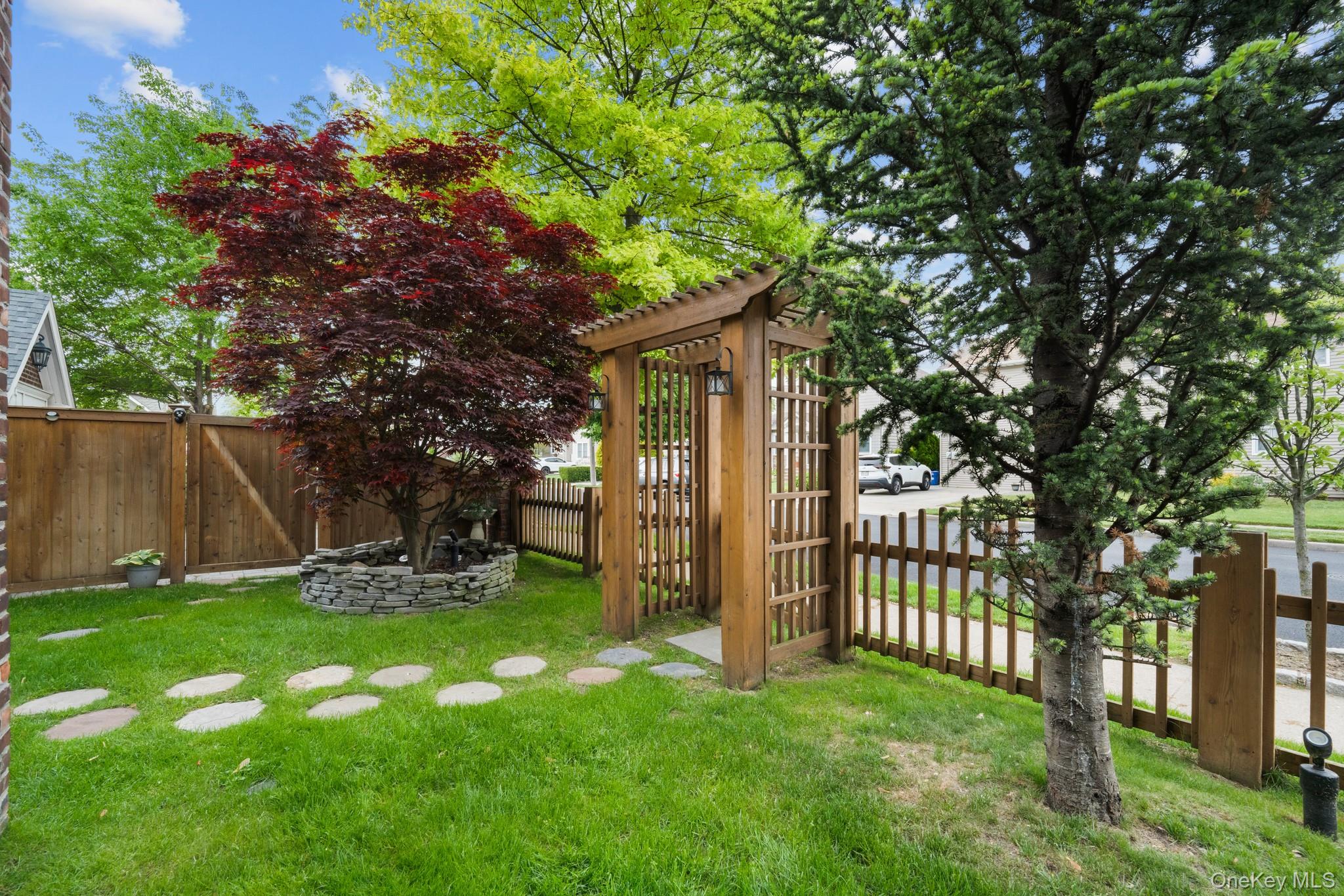 29 W Henrietta Avenue, Oceanside, NY 11572