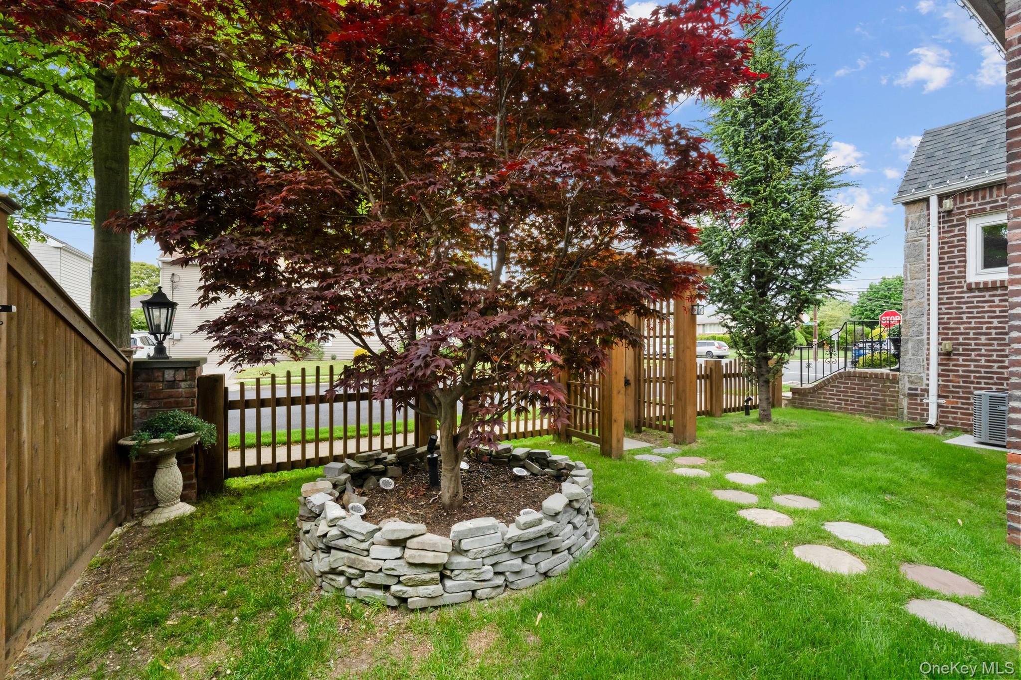 29 W Henrietta Avenue, Oceanside, NY 11572