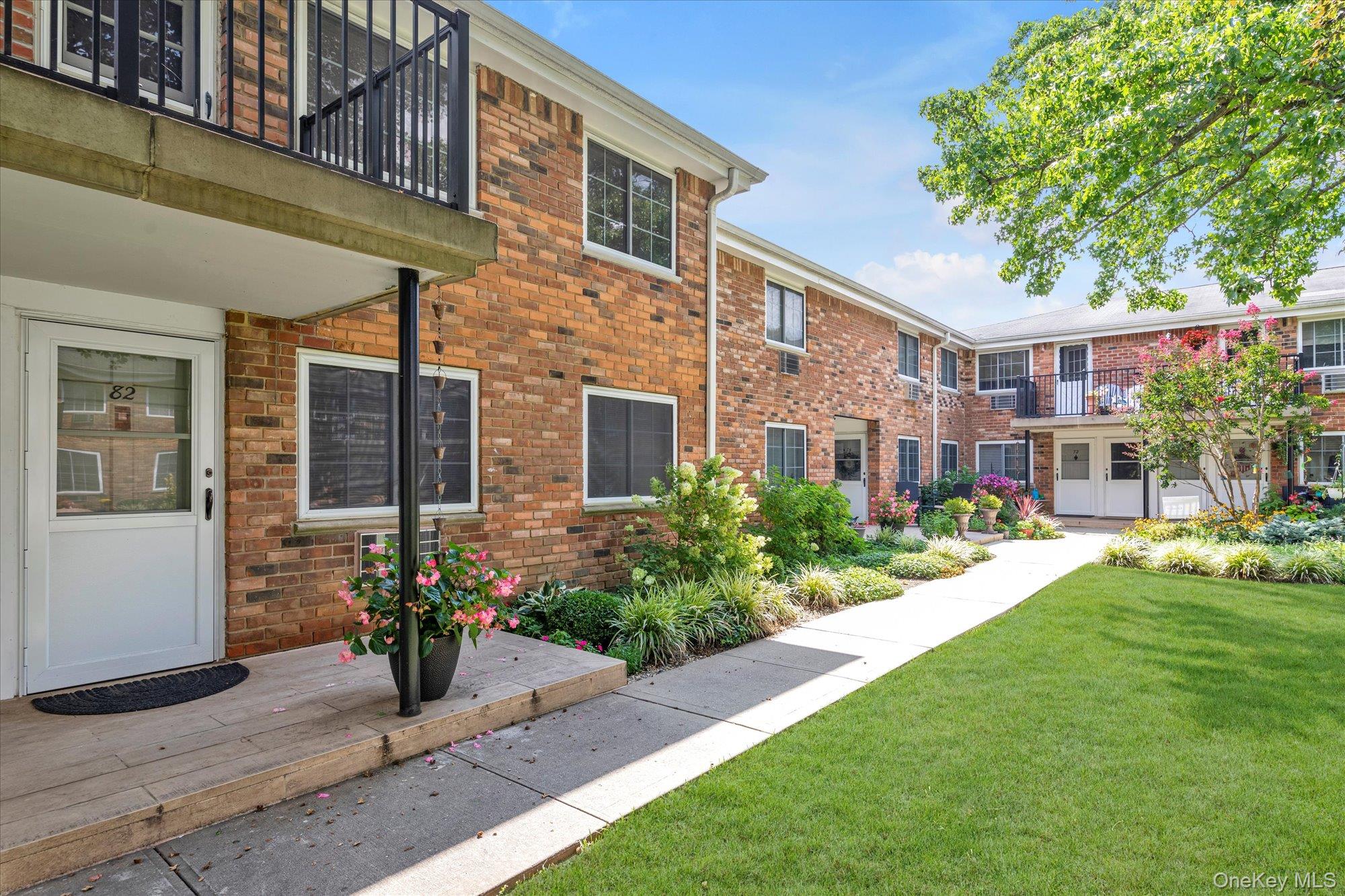 82 Jervis Avenue # 82, Farmingdale, NY 11735