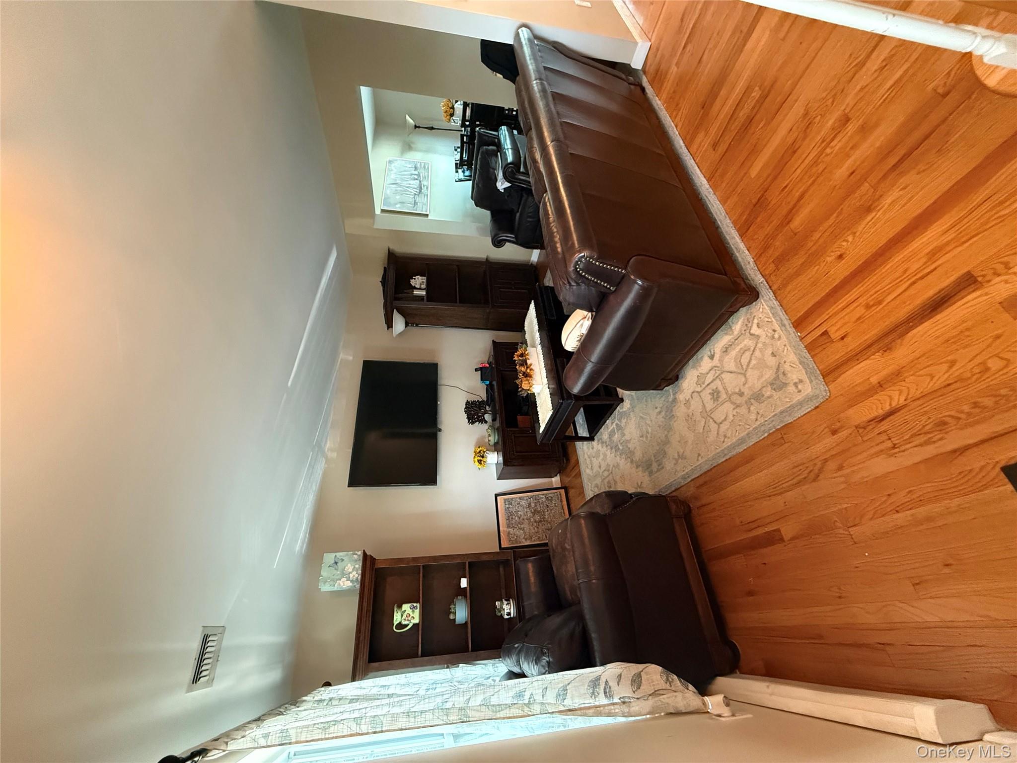 5 Evans Place, Bay Shore, NY 11706