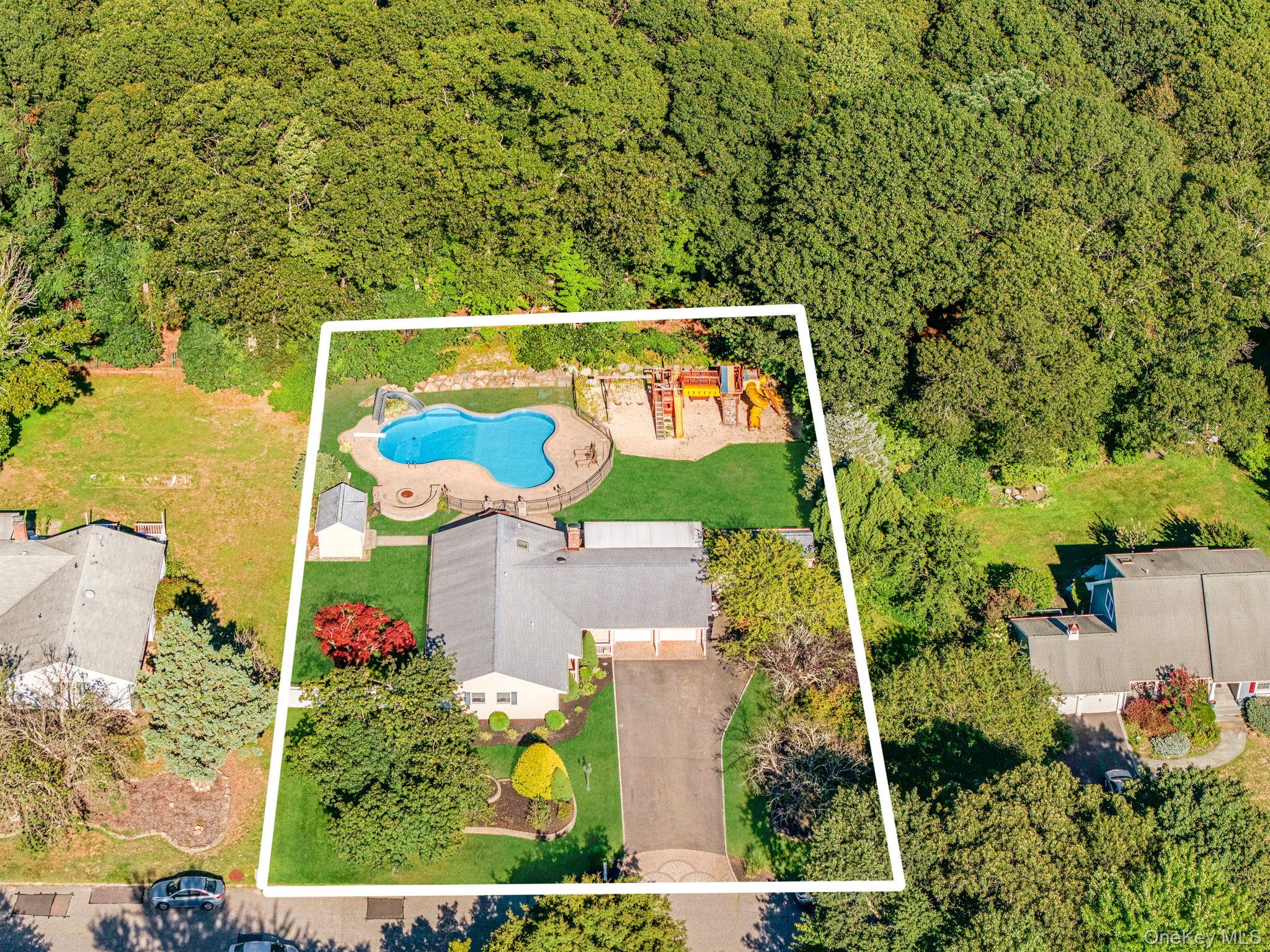 39 Robinhood Lane, East Setauket, NY 11733