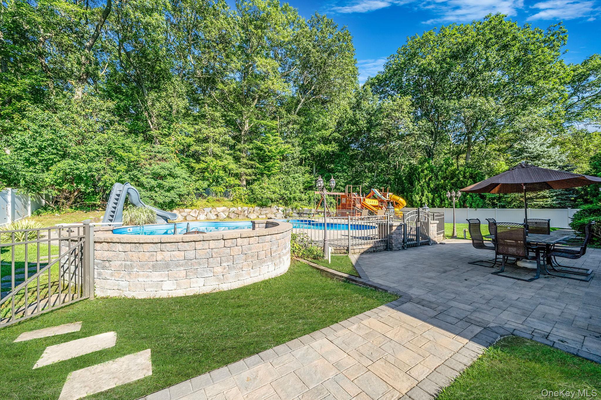 39 Robinhood Lane, East Setauket, NY 11733