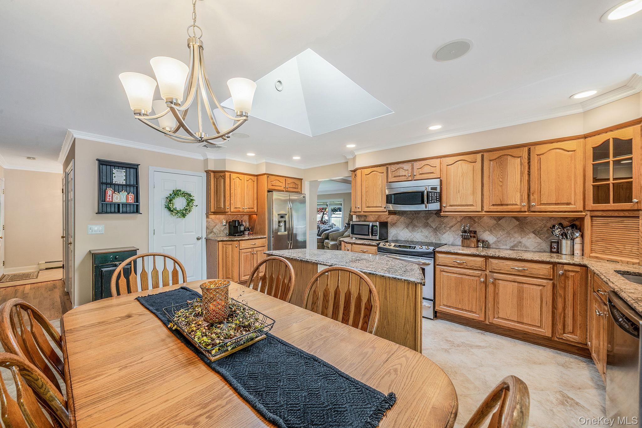 39 Robinhood Lane, East Setauket, NY 11733