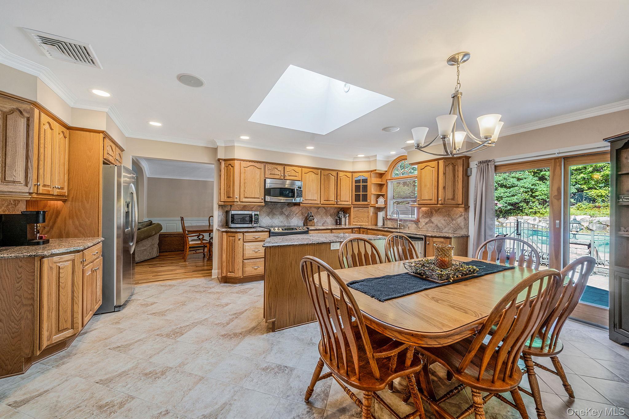 39 Robinhood Lane, East Setauket, NY 11733