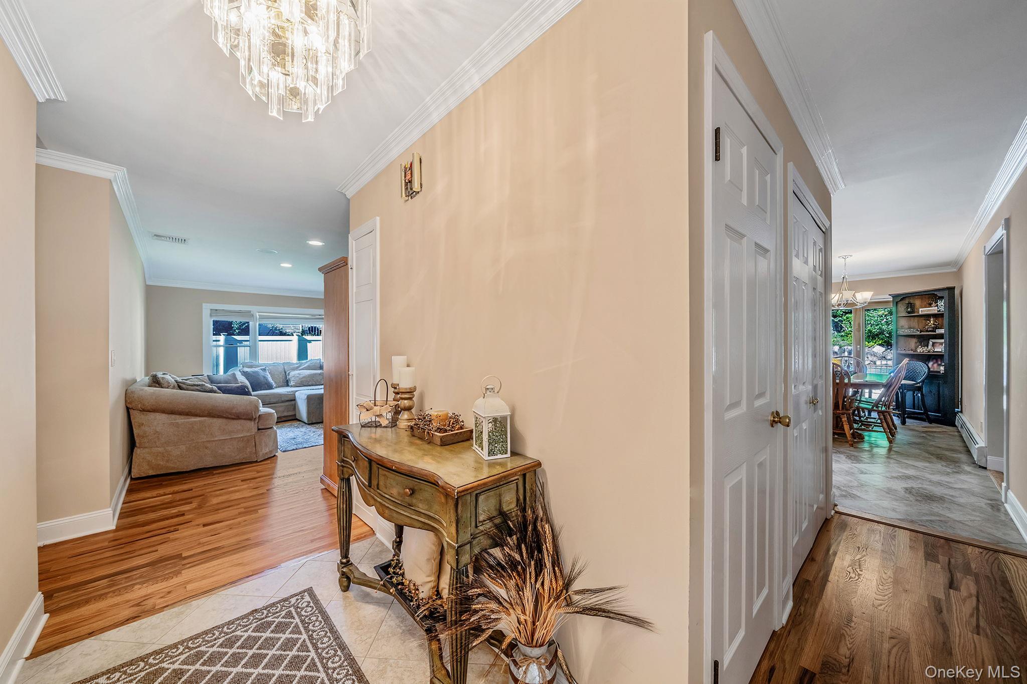 39 Robinhood Lane, East Setauket, NY 11733