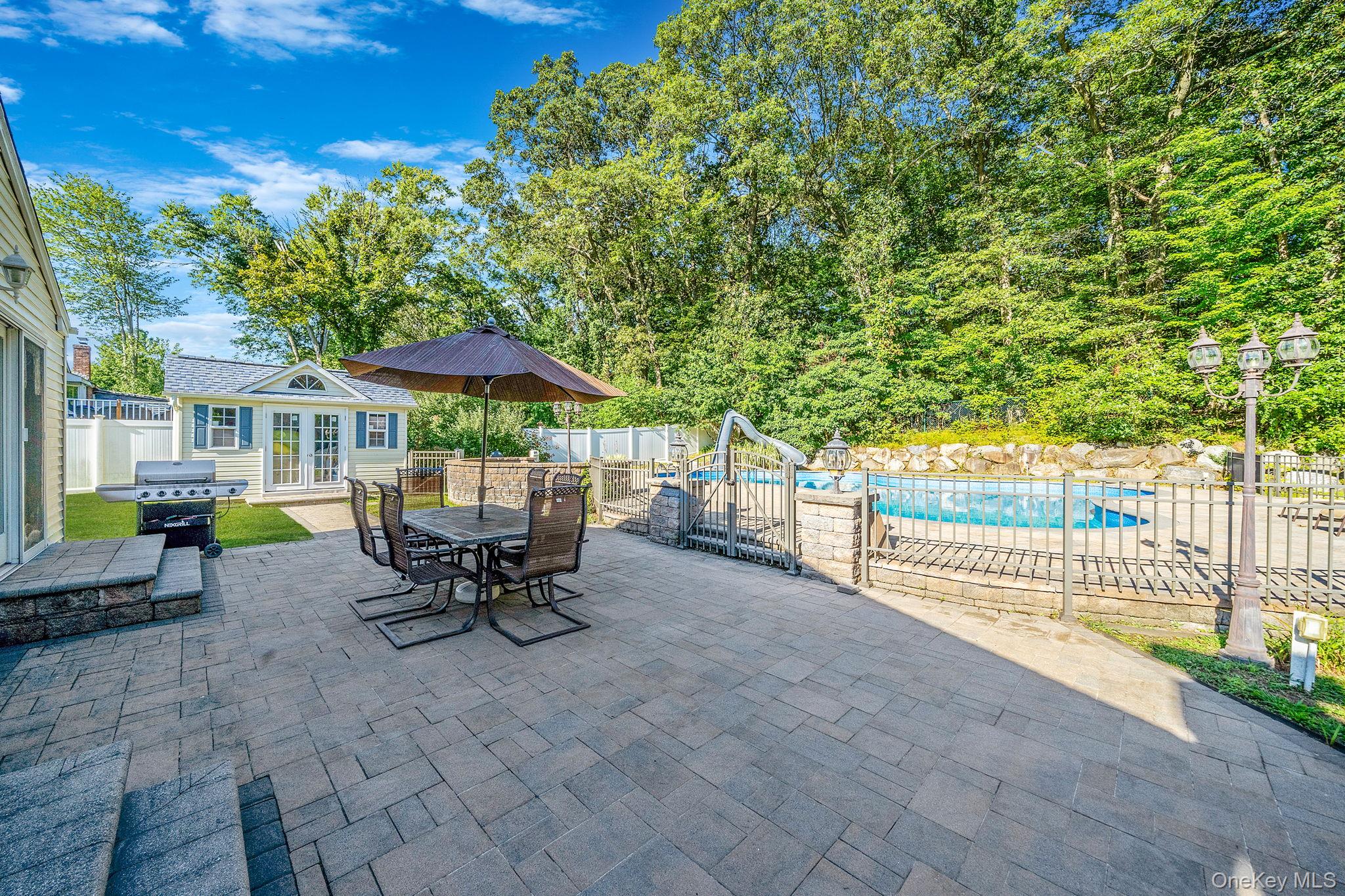 39 Robinhood Lane, East Setauket, NY 11733