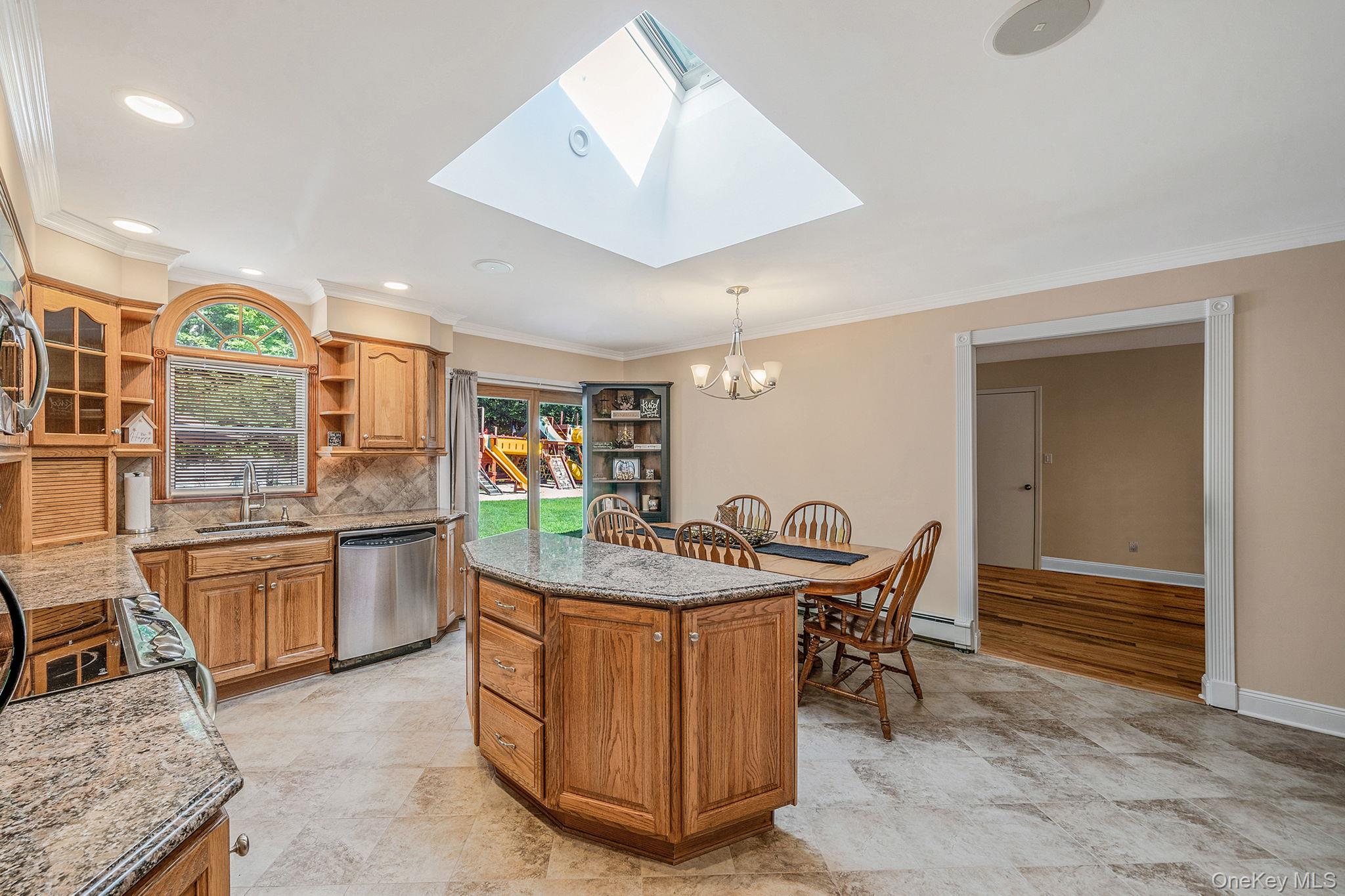 39 Robinhood Lane, East Setauket, NY 11733