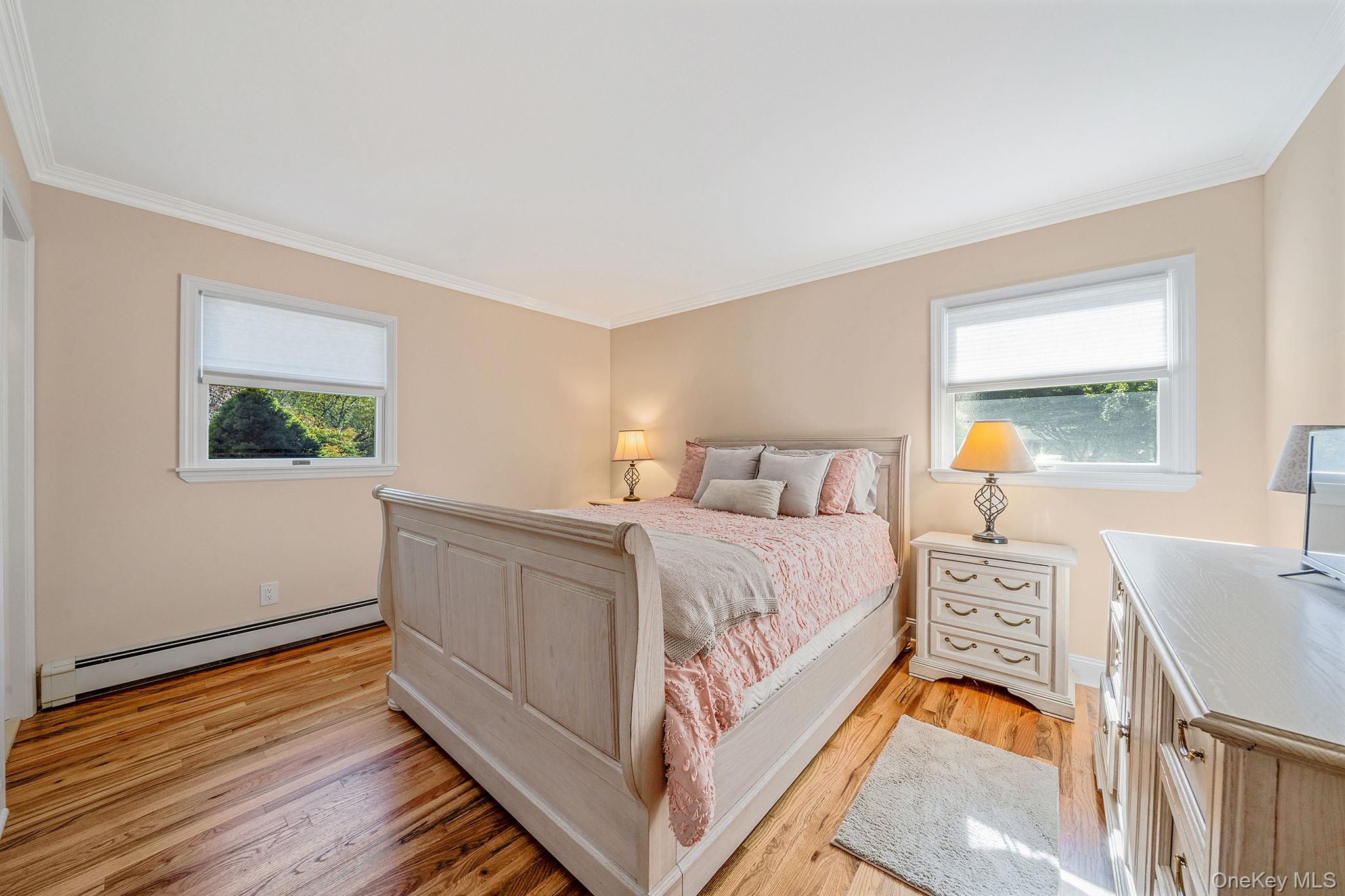 39 Robinhood Lane, East Setauket, NY 11733