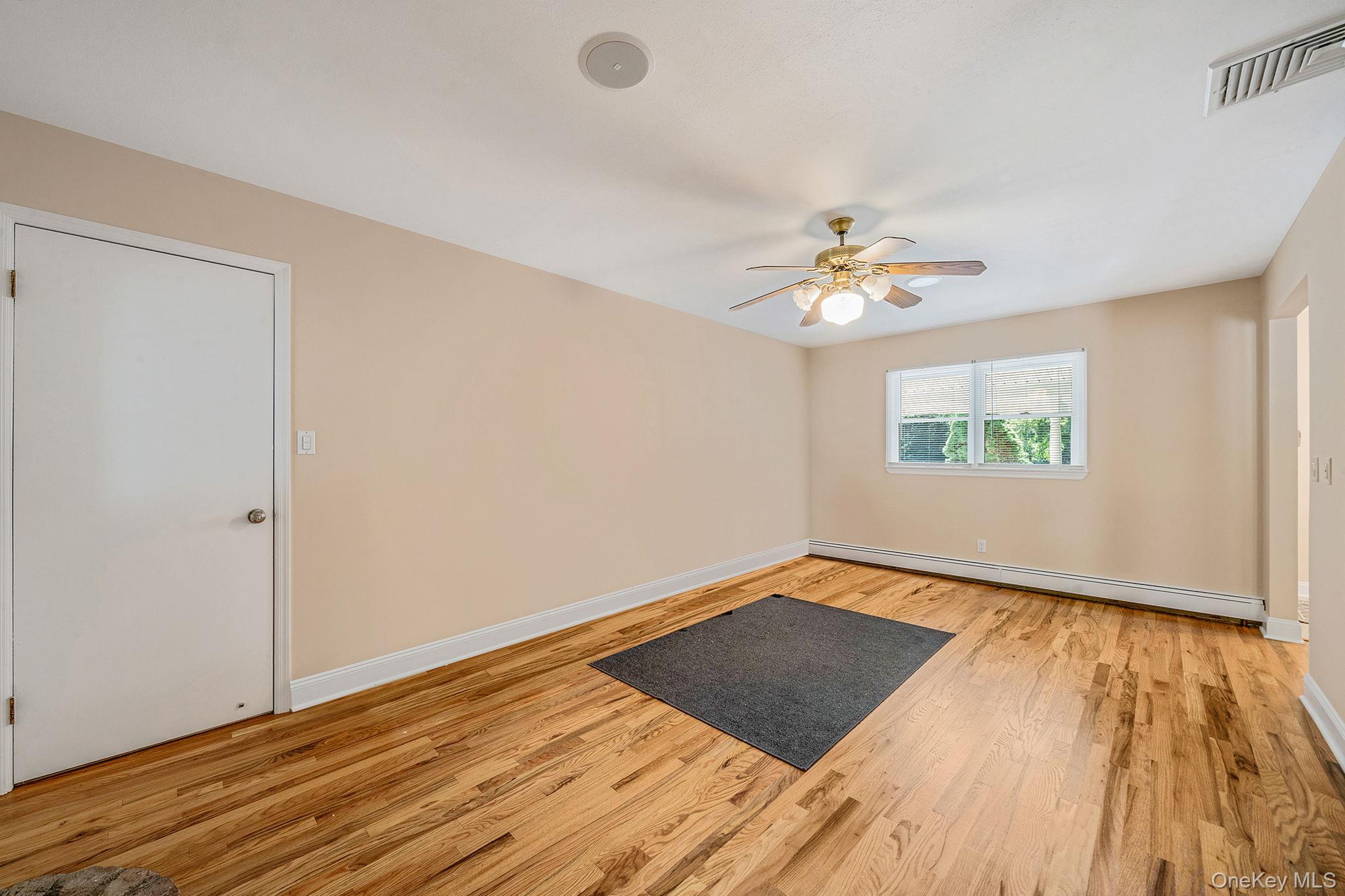 39 Robinhood Lane, East Setauket, NY 11733