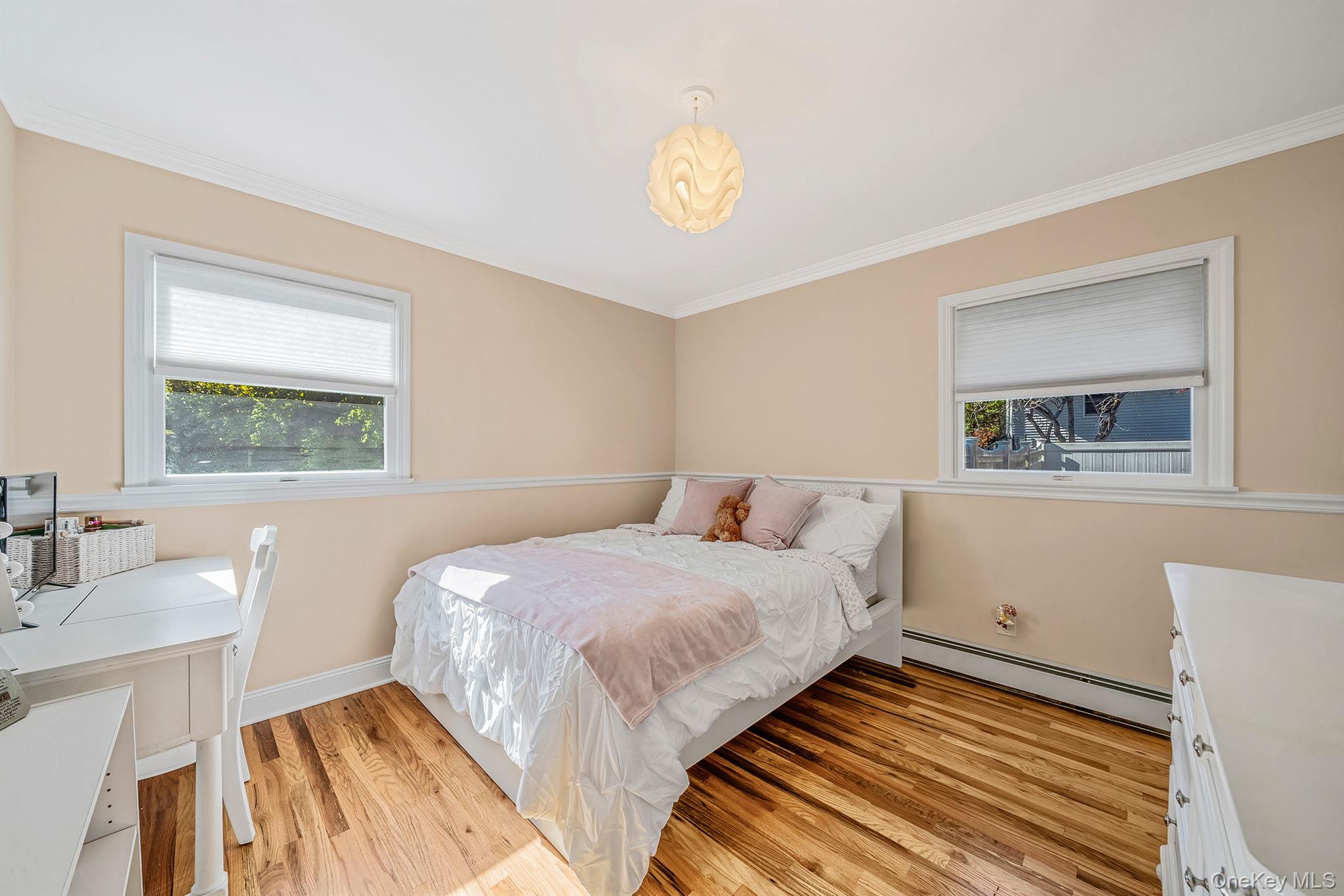 39 Robinhood Lane, East Setauket, NY 11733