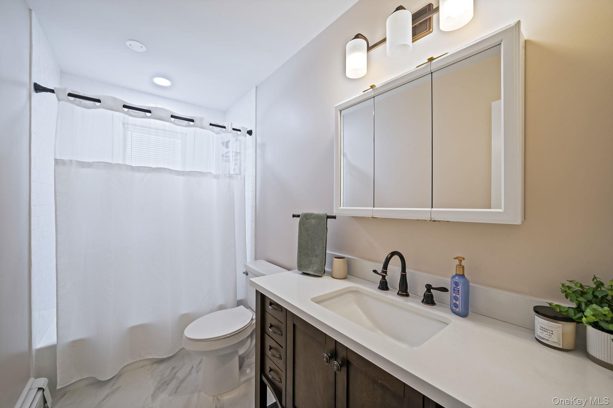 39 Robinhood Lane, East Setauket, NY 11733