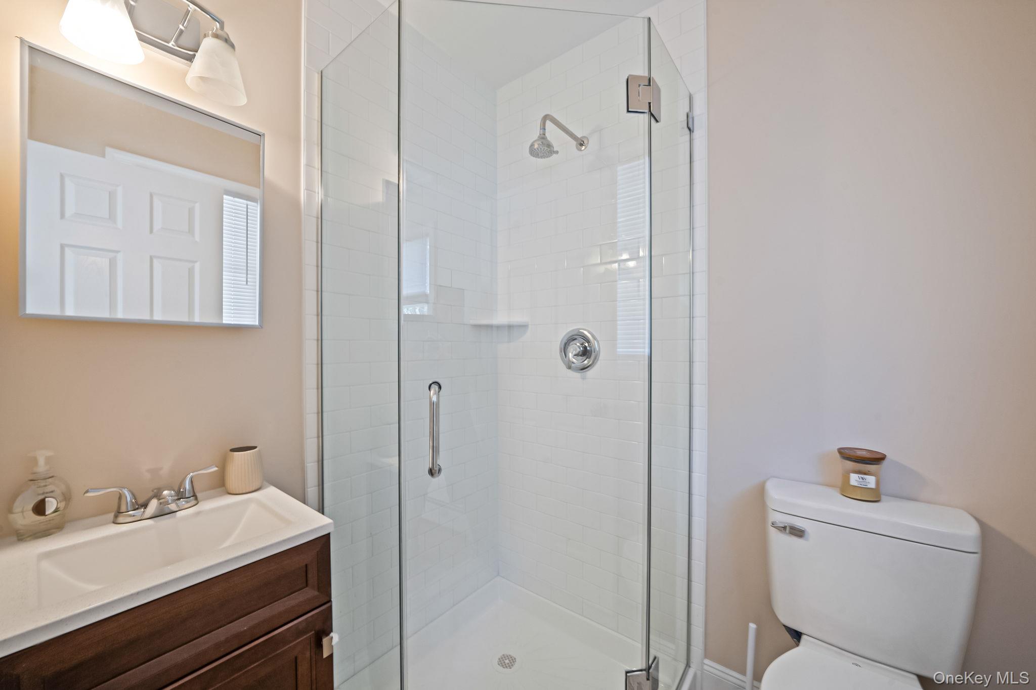 39 Robinhood Lane, East Setauket, NY 11733