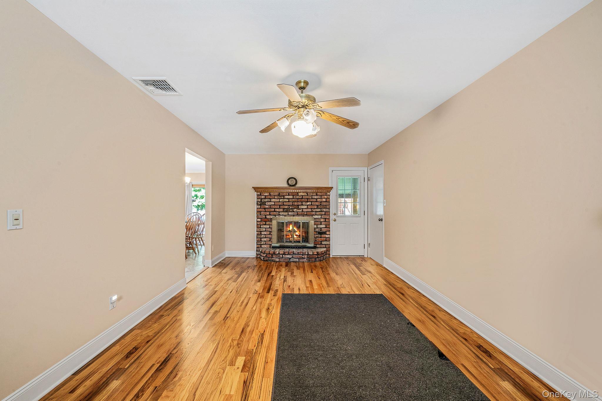 39 Robinhood Lane, East Setauket, NY 11733