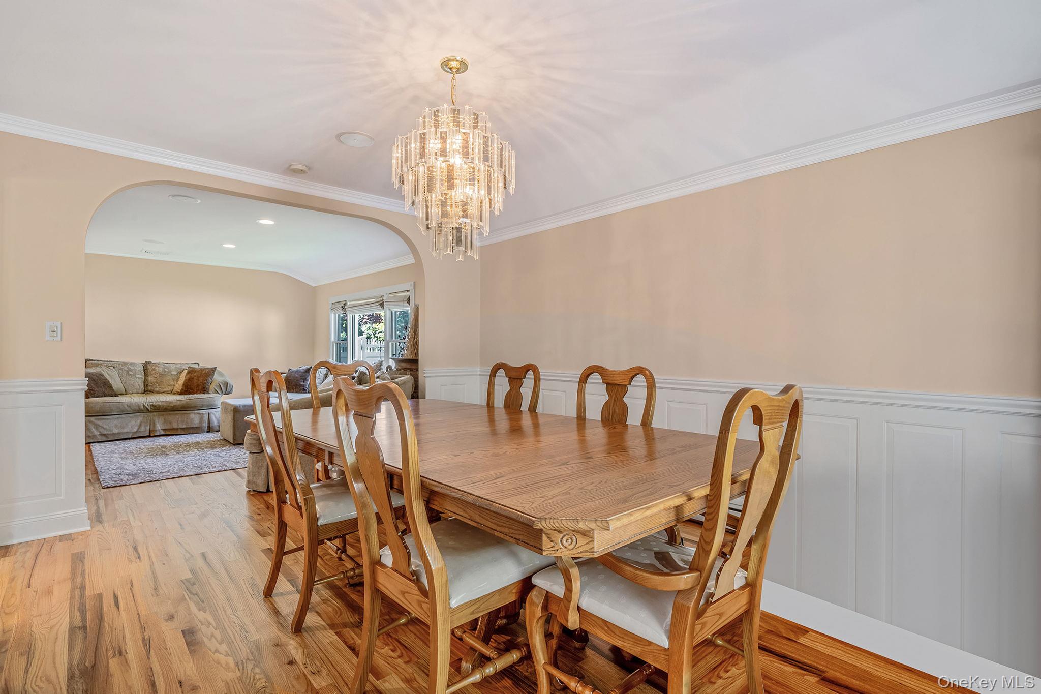 39 Robinhood Lane, East Setauket, NY 11733