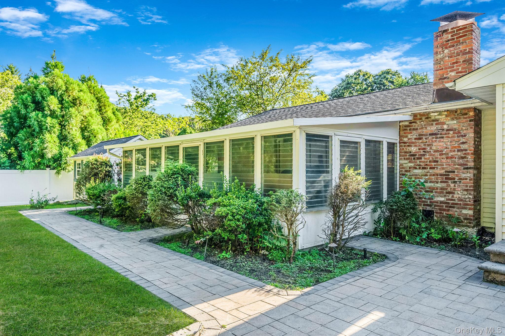 39 Robinhood Lane, East Setauket, NY 11733