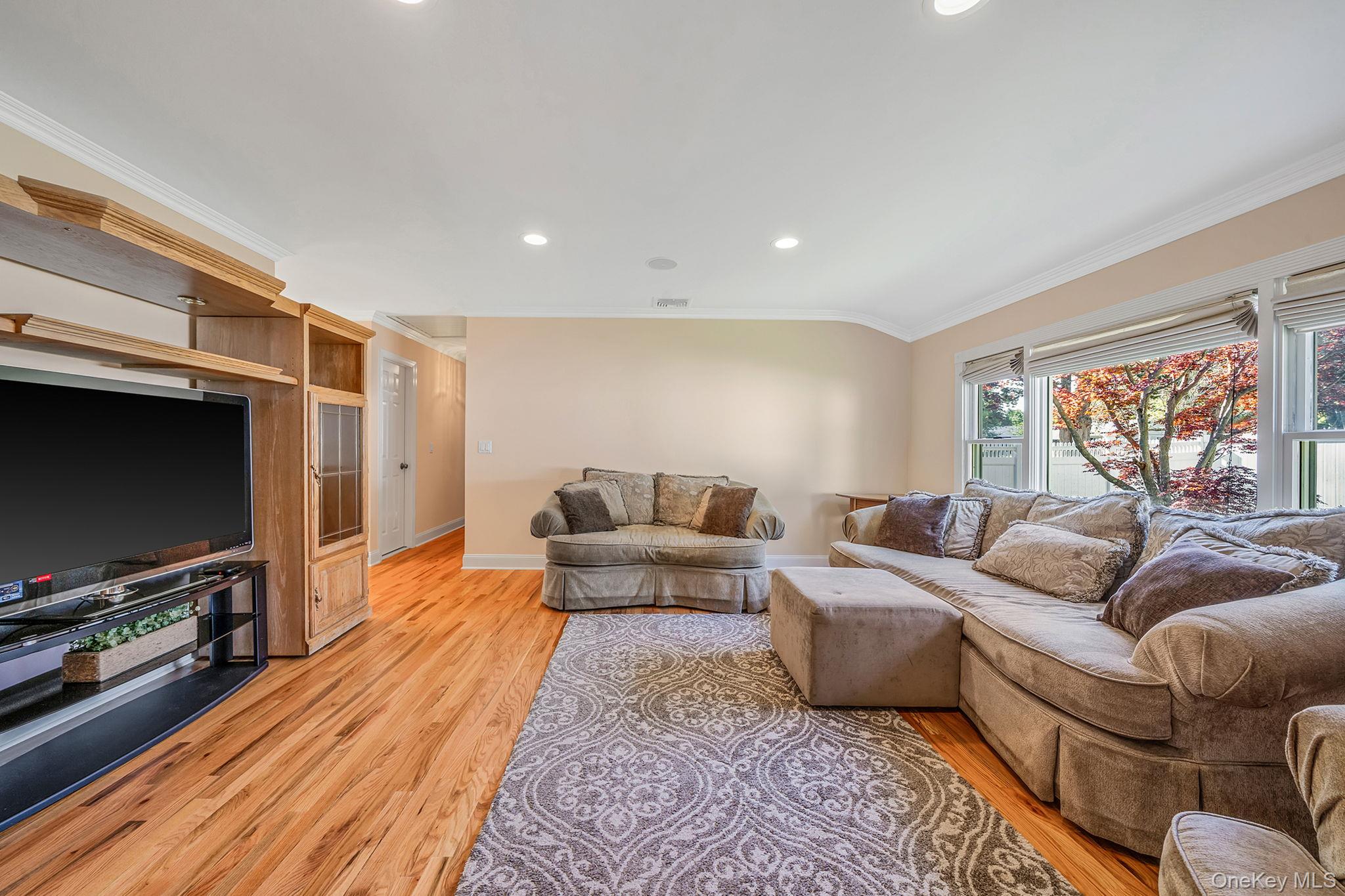 39 Robinhood Lane, East Setauket, NY 11733