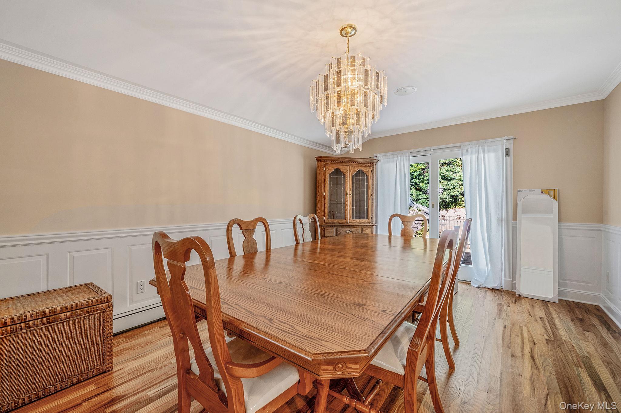 39 Robinhood Lane, East Setauket, NY 11733