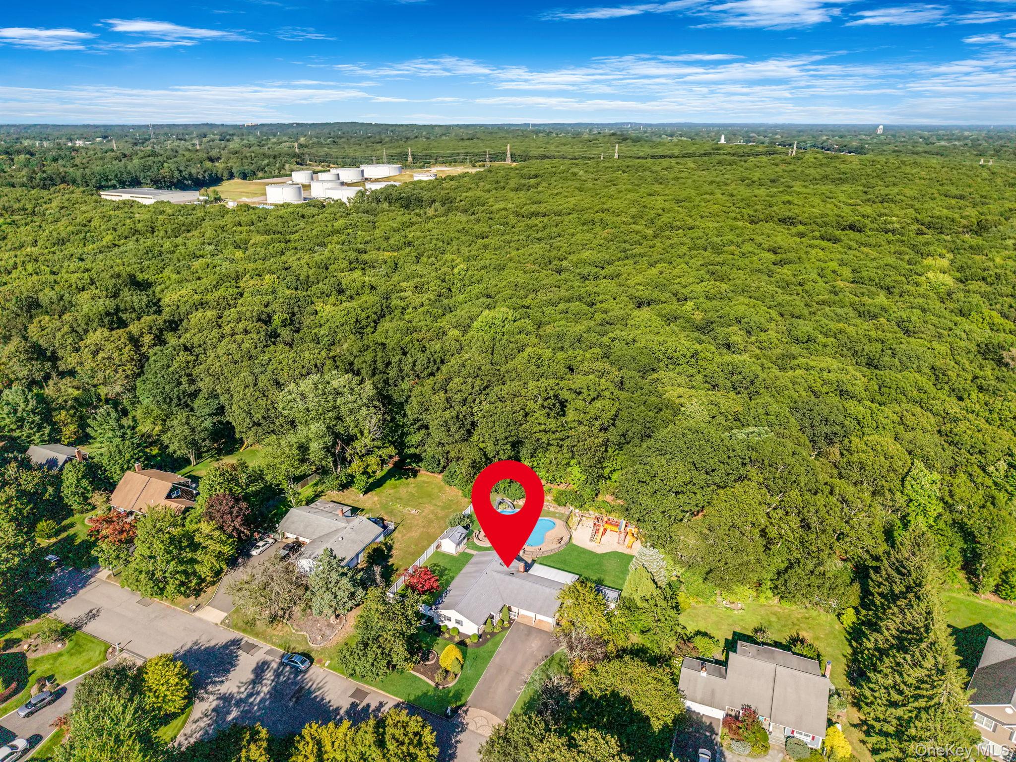 39 Robinhood Lane, East Setauket, NY 11733