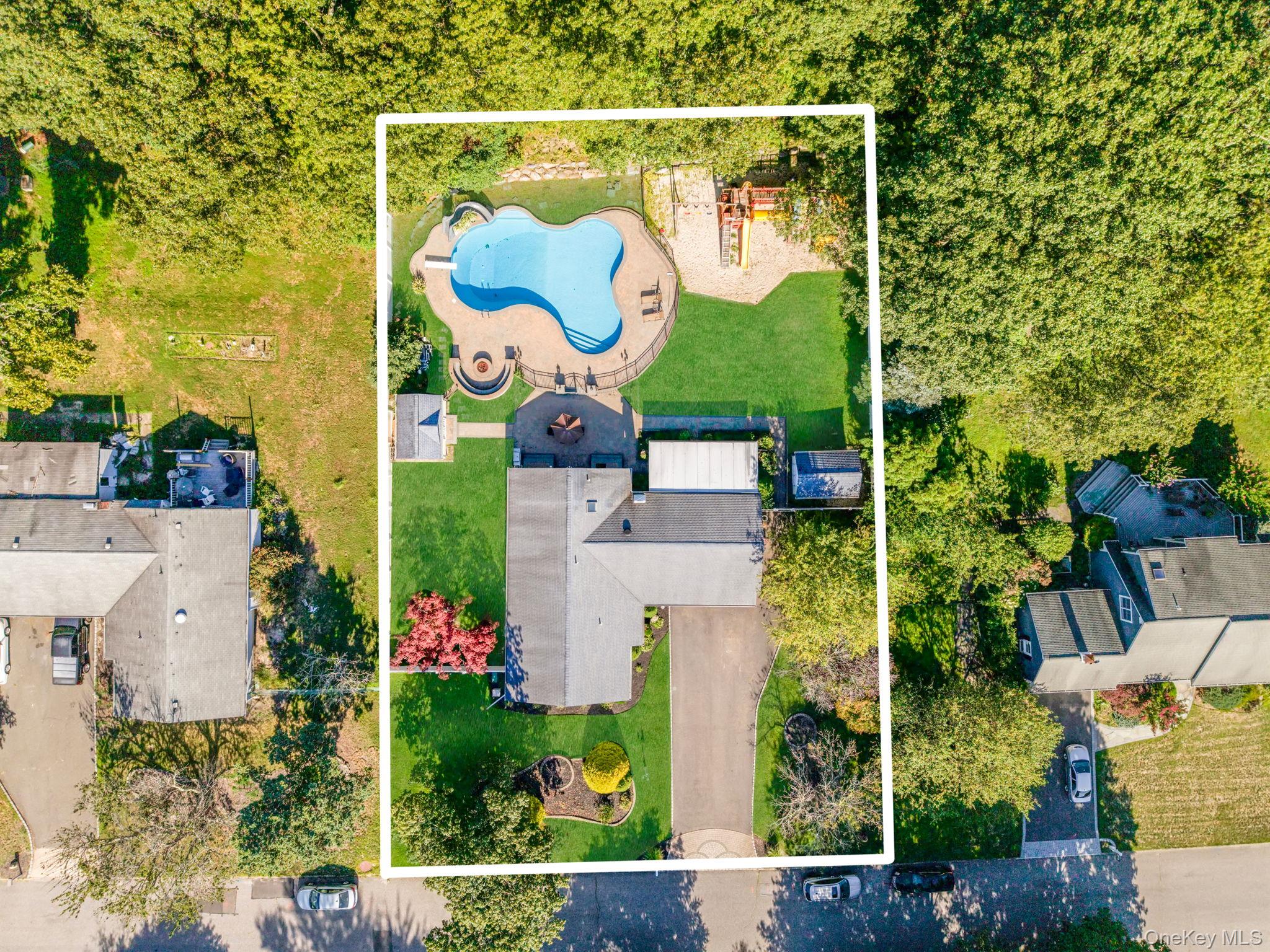 39 Robinhood Lane, East Setauket, NY 11733