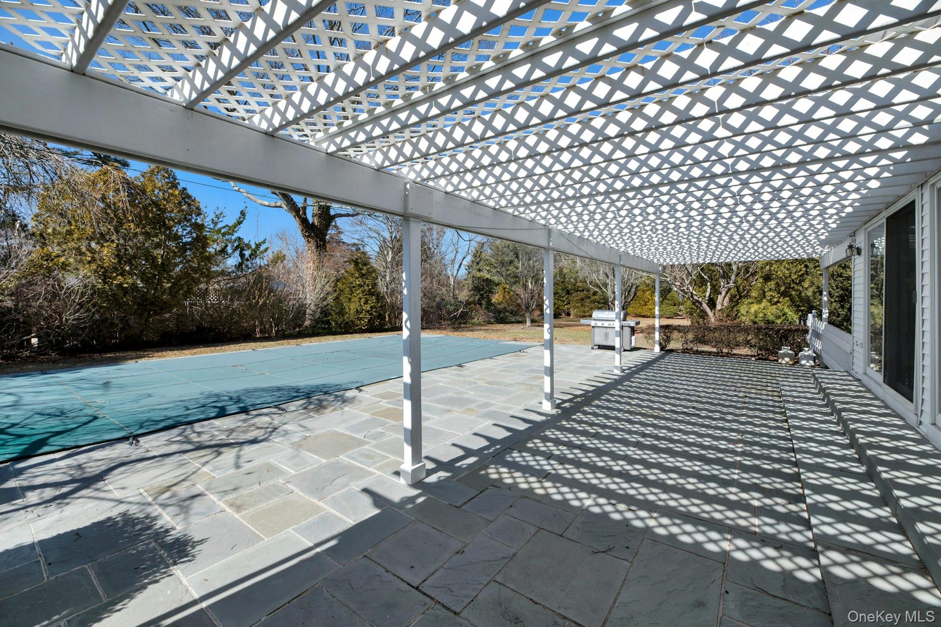 94 S Country Road, Remsenburg, NY 11960