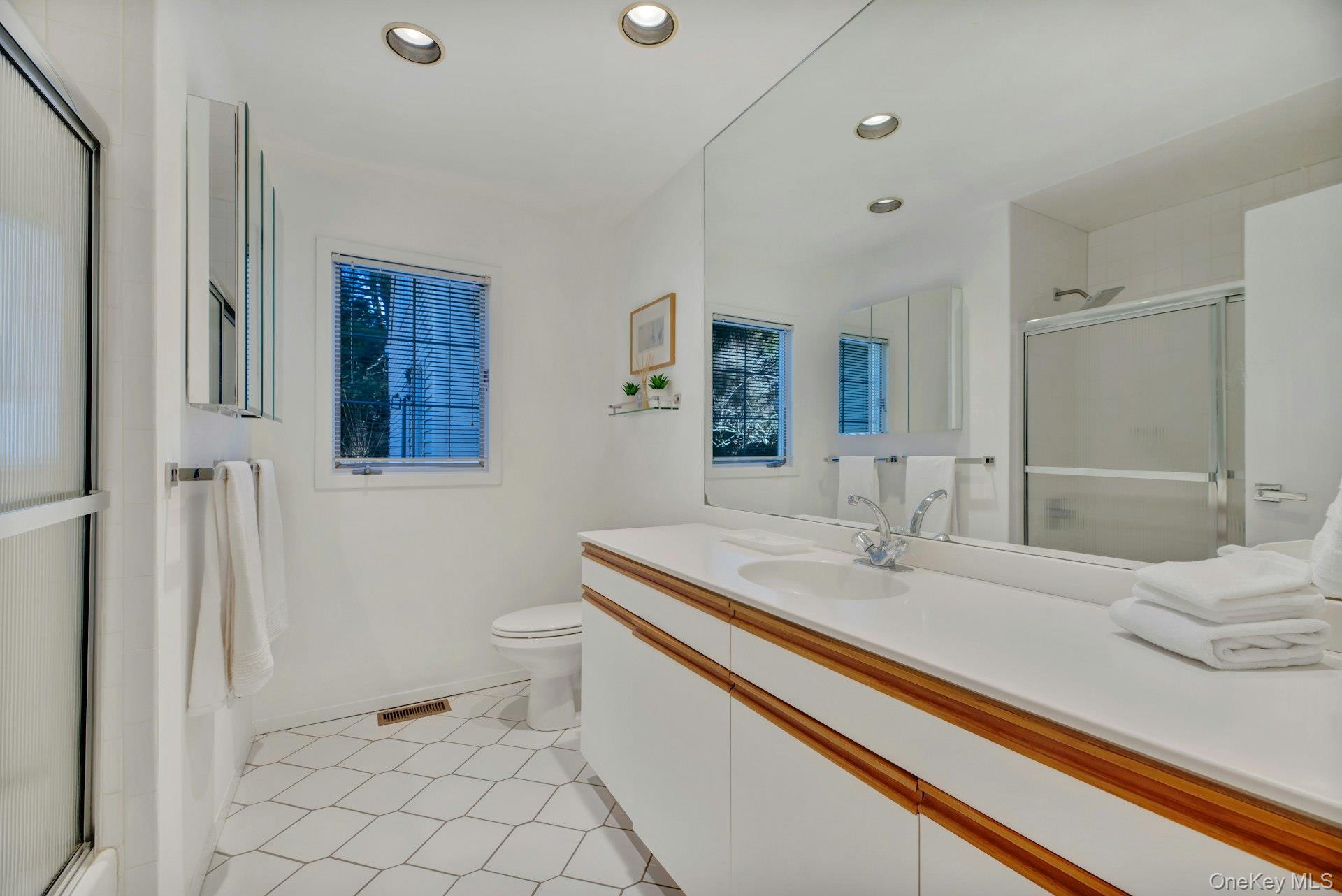 94 S Country Road, Remsenburg, NY 11960