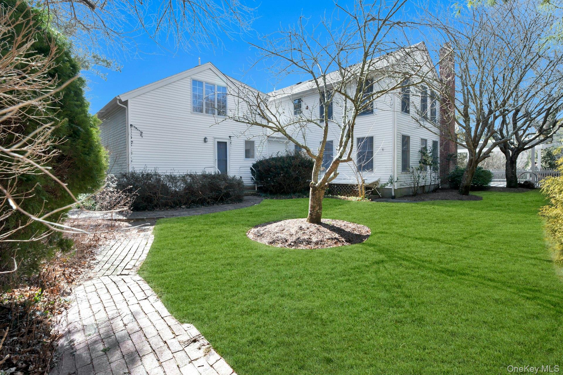 94 S Country Road, Remsenburg, NY 11960