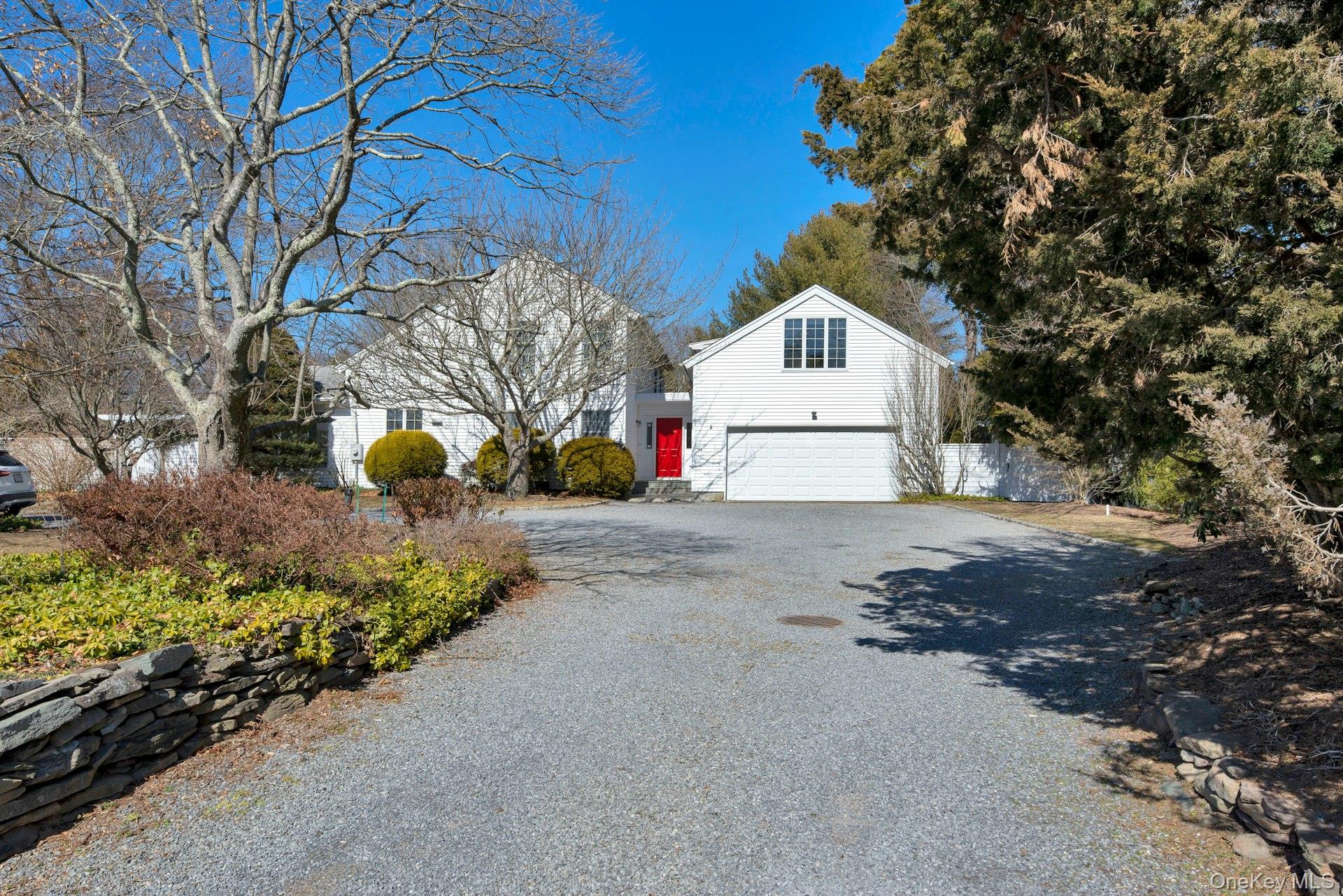 94 S Country Road, Remsenburg, NY 11960