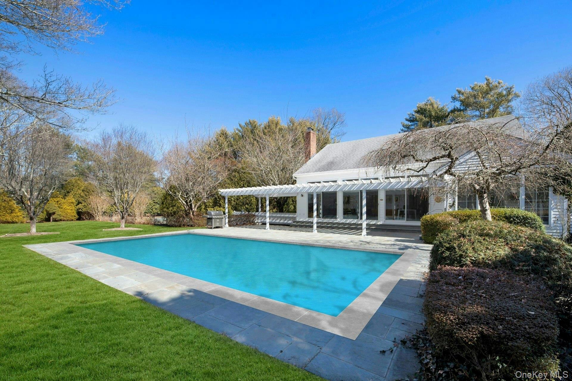 94 S Country Road, Remsenburg, NY 11960