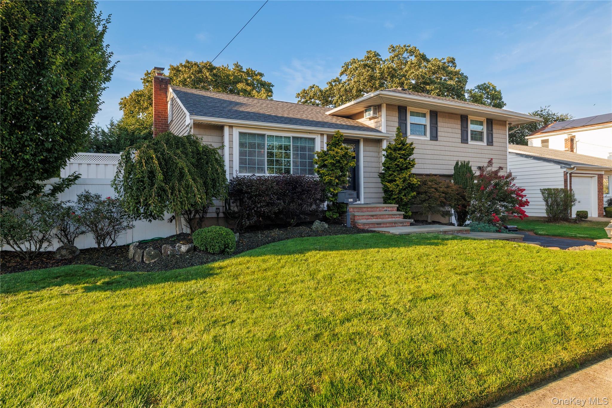 137 Willard Avenue, Farmingdale, NY 11735