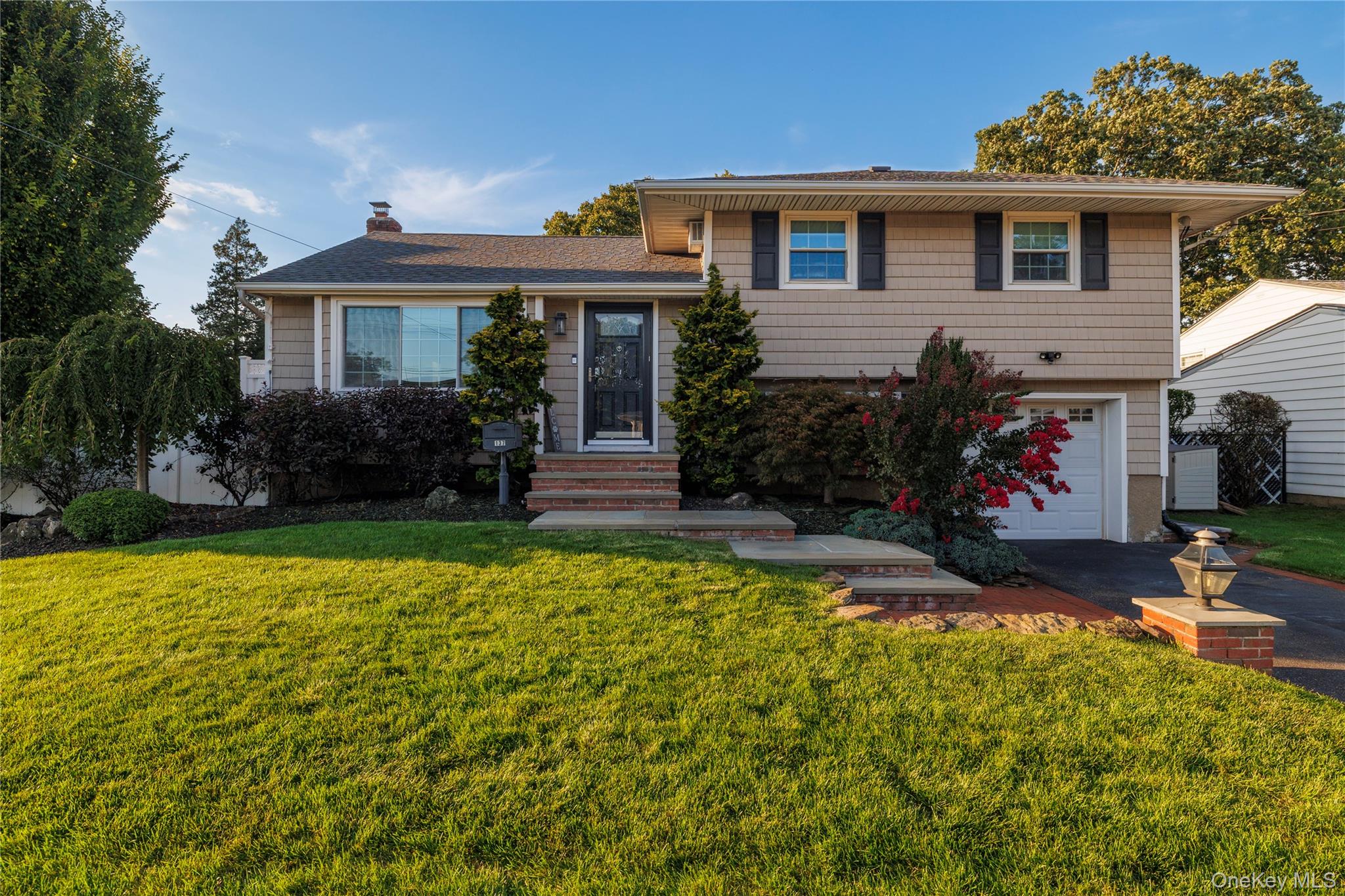 137 Willard Avenue, Farmingdale, NY 11735