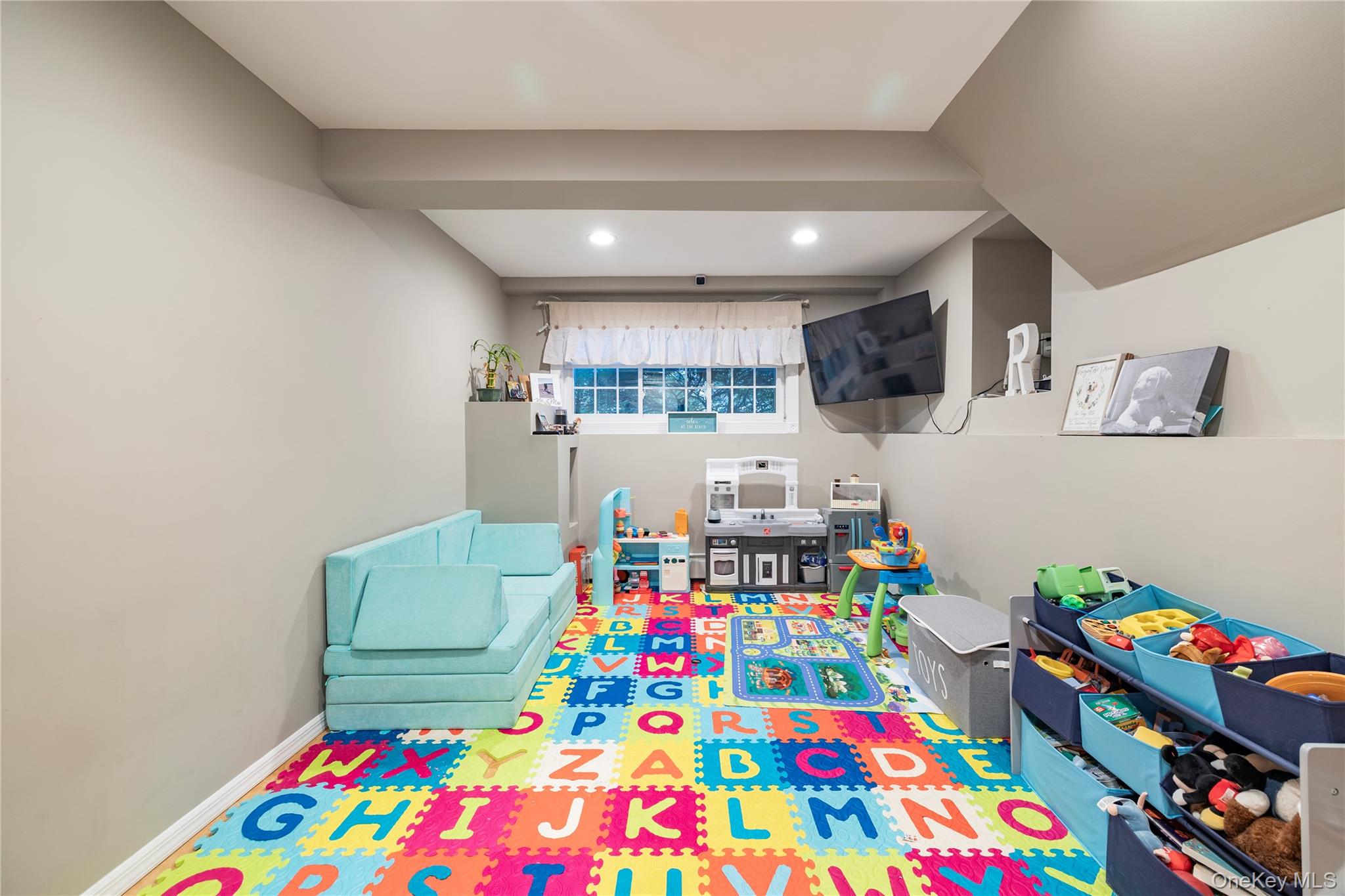 137 Willard Avenue, Farmingdale, NY 11735