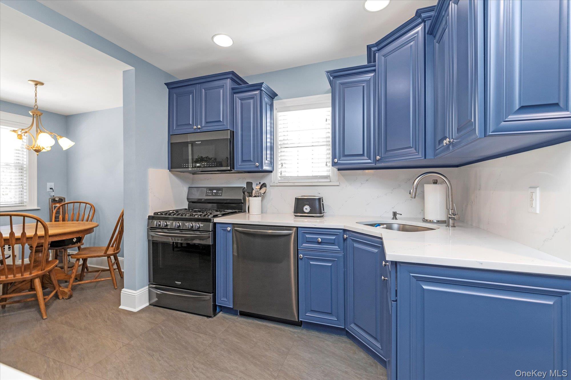 59 Manor Road, Lynbrook, NY 11563