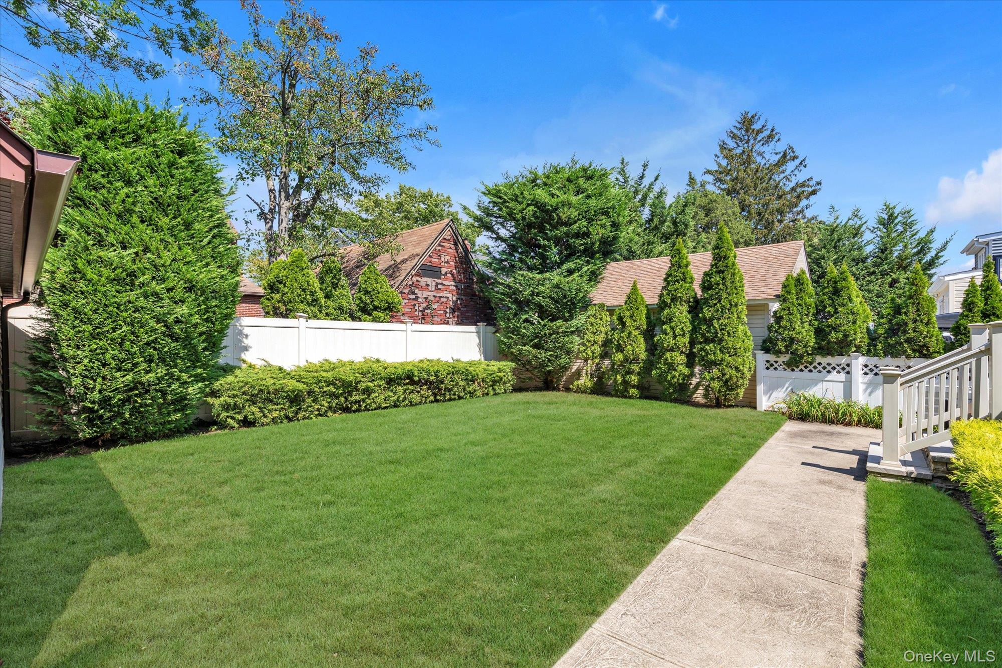 59 Manor Road, Lynbrook, NY 11563