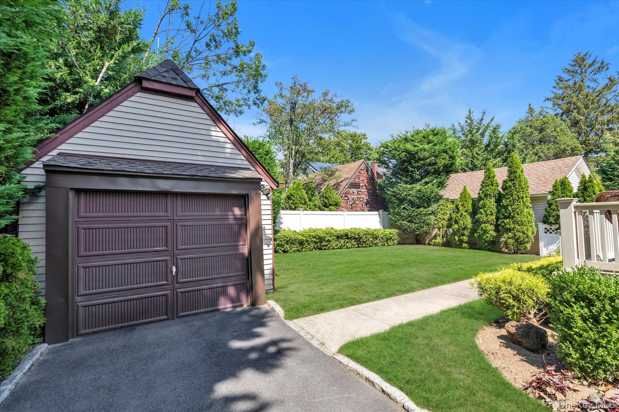 59 Manor Road, Lynbrook, NY 11563